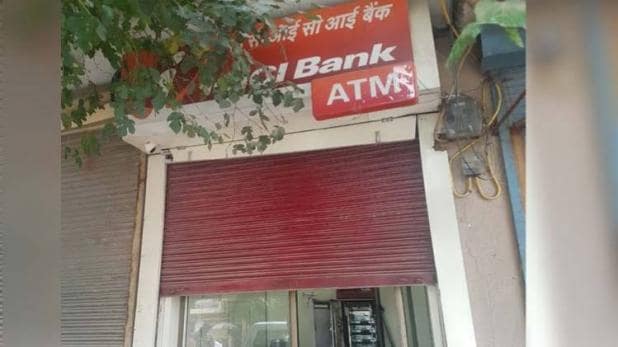 दिल्ली: CCTV पर किया काले पेंट का स्प्रे, ATM से लाखों ले उड़े बदमाश