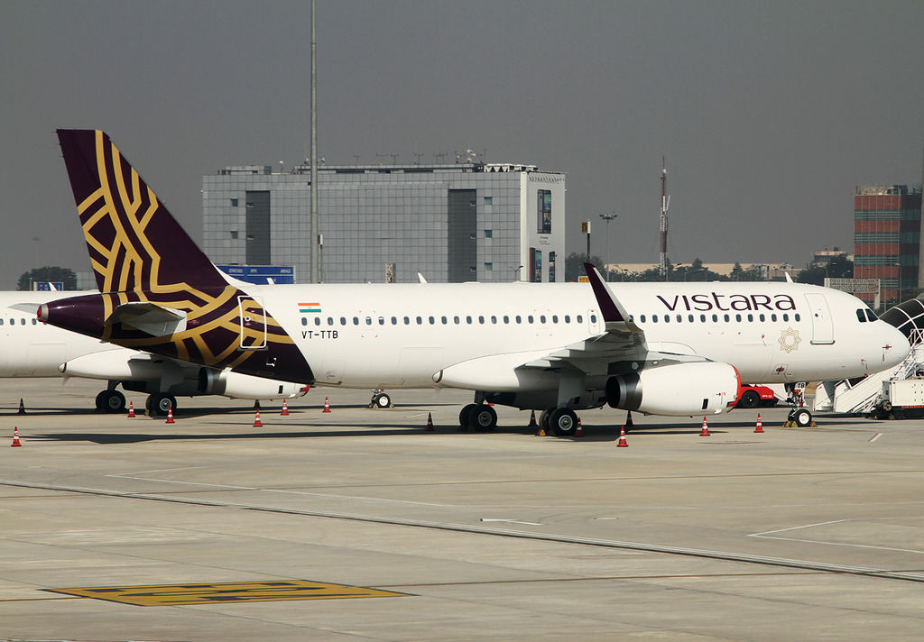 दिल्ली एयरपोर्ट से 82 उड़ानें रद्द, मुसाफिर परेशान, बोले- नहीं मिली कोई जानकारी