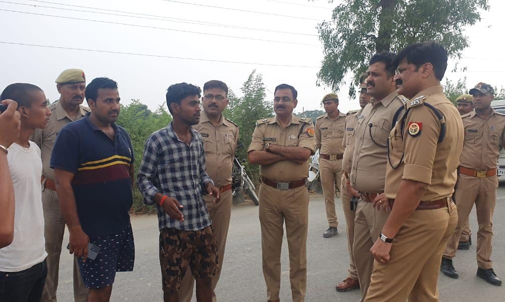 धानापुर गोलीकांड में पुलिस ने दबिश देकर एक युवक को लिया हिरासत में ।