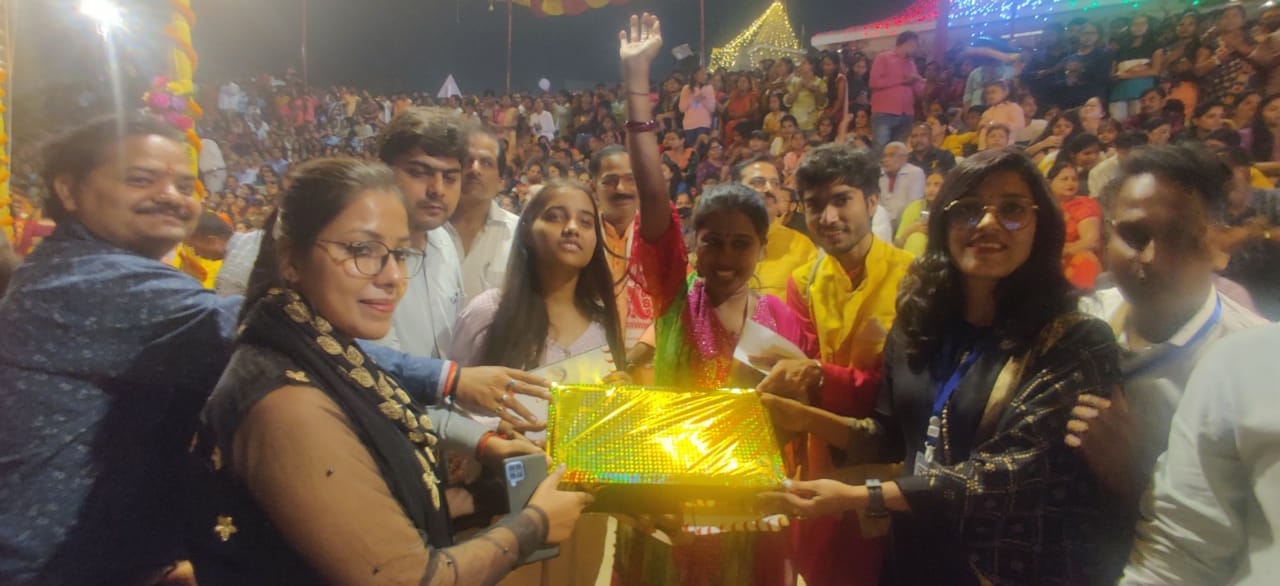 खुशी की उड़ान संस्था ने मनाया वाराणासी के अस्सी घाट पर देव दीपावली