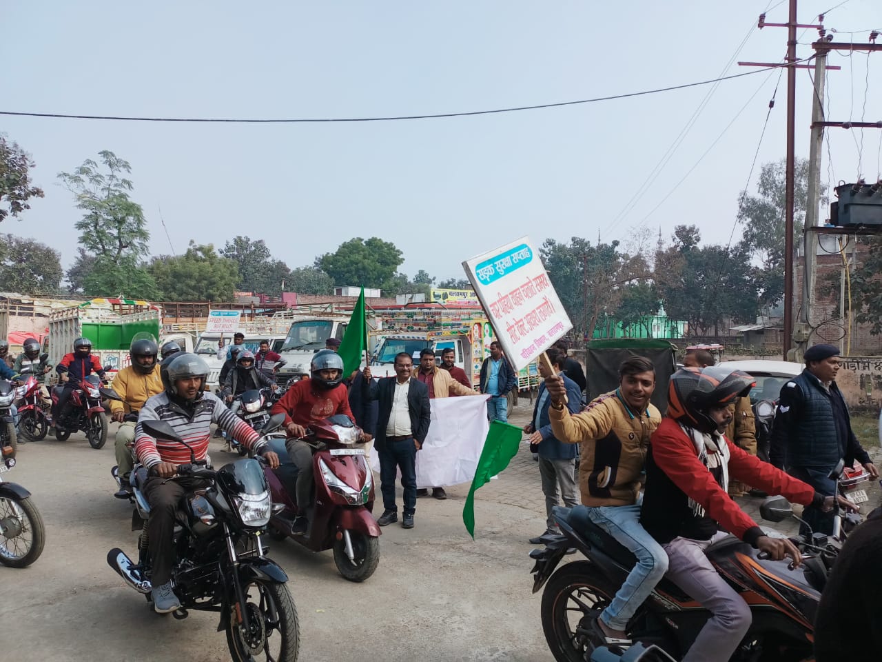 यातायात नियमों के प्रति जागरूकता के लिए निकाली गई बाइक रैली
