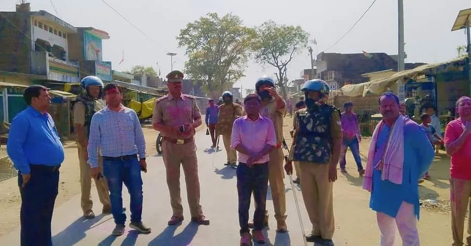 ग्राम पंचायत सिंहपुर में पुलिस की मौजूदगी शांति पूर्ण सम्पन्न हुआ होली का त्यौहार 