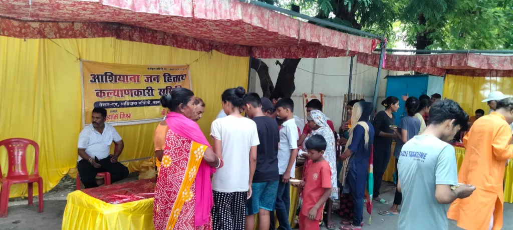 आशियाना जनहितकारी कल्याणकारी समिति द्वारा भव्य भंडारे का आयोजन, श्रद्धालुओं को वितरित किया गया भोग-प्रसाद